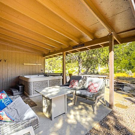 Peaceful Strawberry Cabin Fire Pit And Hot Tub Pine Buitenkant foto