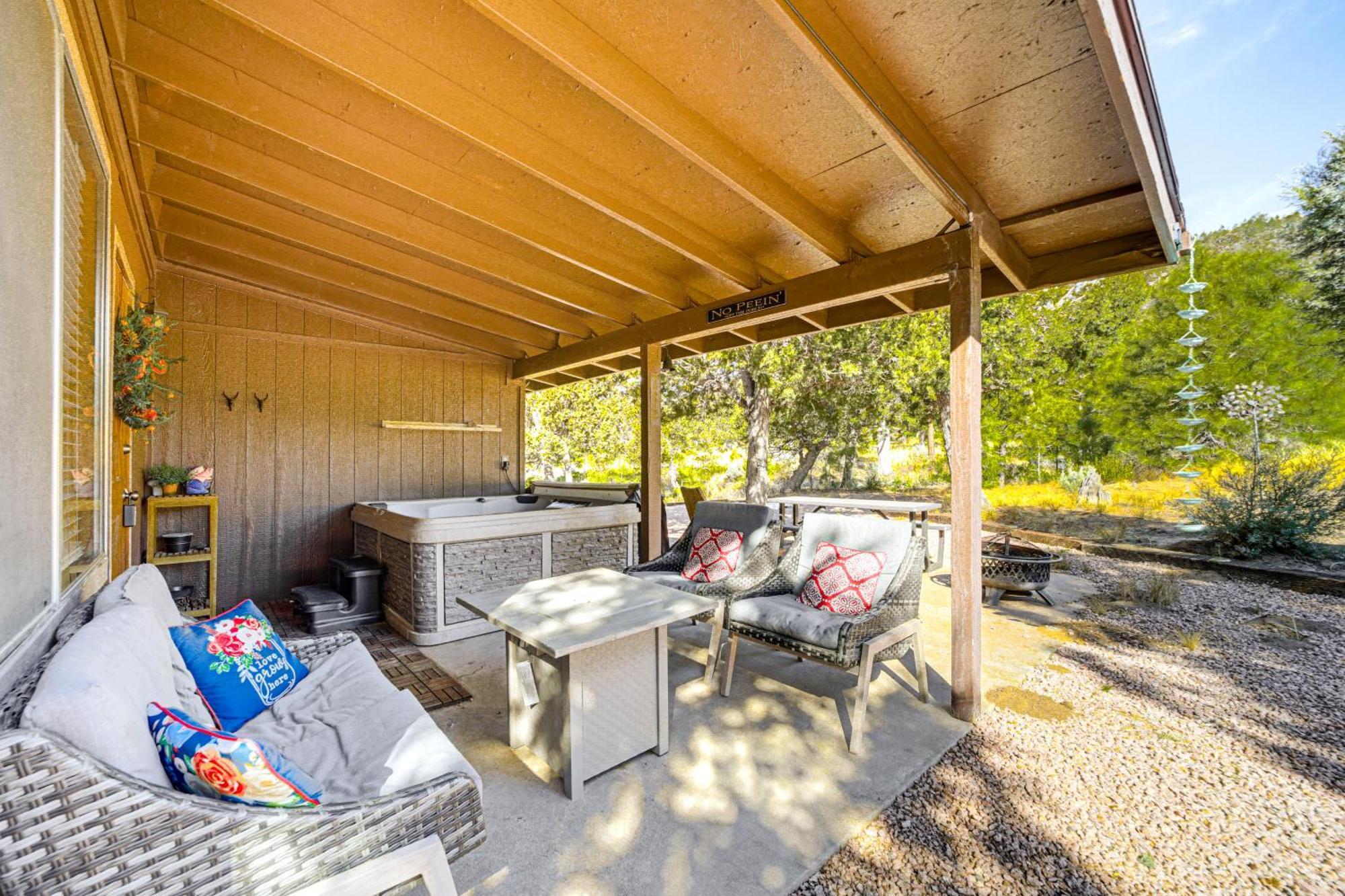 Peaceful Strawberry Cabin Fire Pit And Hot Tub Pine Buitenkant foto
